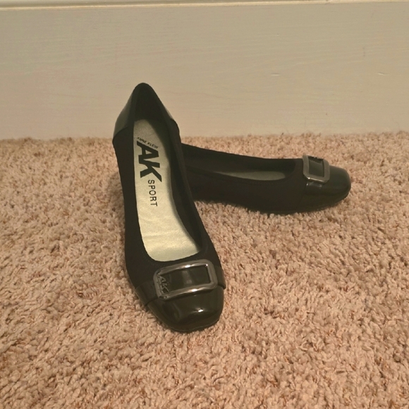 Anne Klein / AK Sport Like New Women's Black Flats Size 8M (07gw1) - Picture 1 of 10